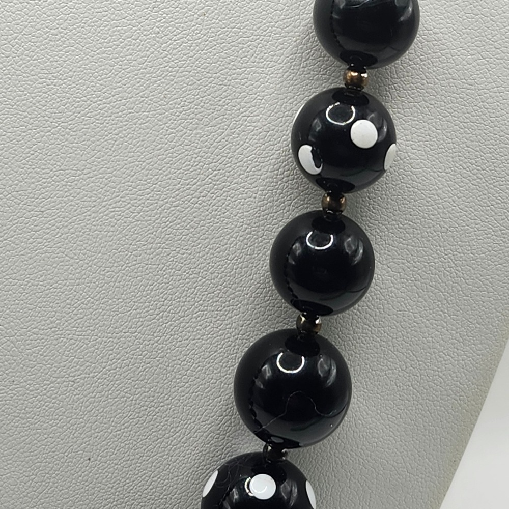 Vintage Black and White Polka Dot Beaded Necklace Gold Tone Spring Ring Clasp - Picture 3 of 8